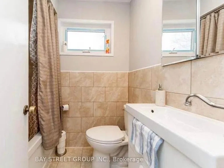 57 Medway Cres #UPPER FLOOR — Photo 9