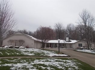 22034 Meadows Edge Ln, Strongsville, OH 44136