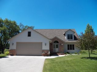 11221 W Saint Martins Rd, Franklin, WI 53132