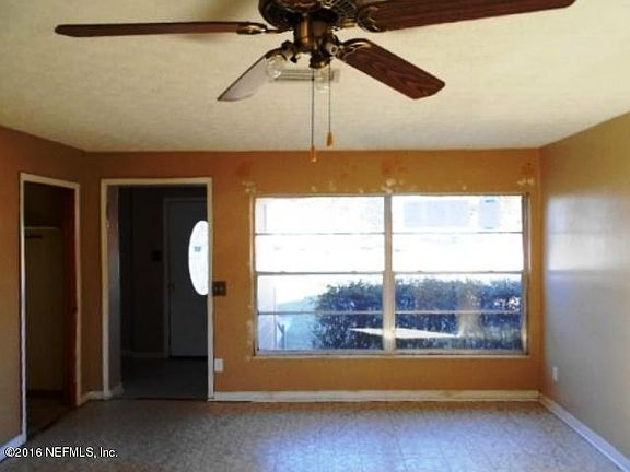 LIVING ROOM/DINING ROOM COMBO