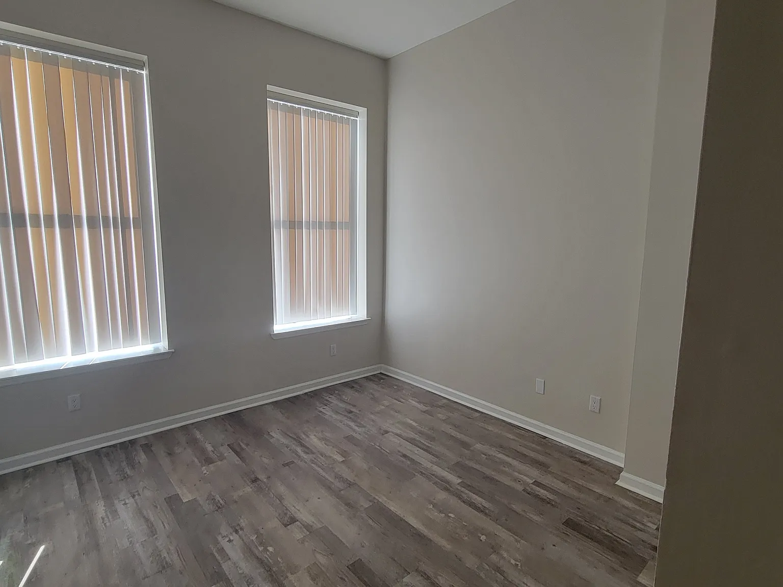 2 bed, 1010 sqft, $1,600 — Photo 2
