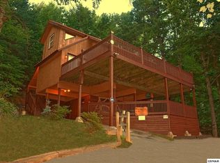 2015 Luzerne Dr, Gatlinburg, TN 37738