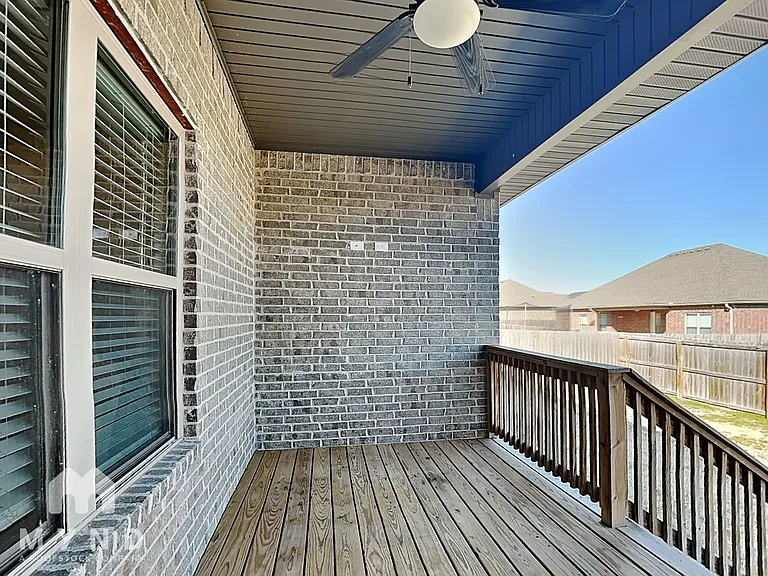 550 Captain Hopkins St — Photo 20