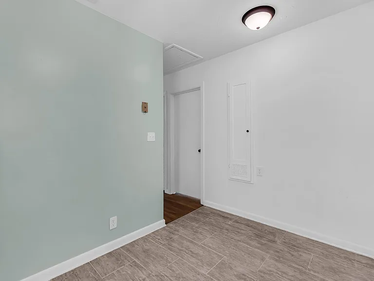434 49th St — Photo 26