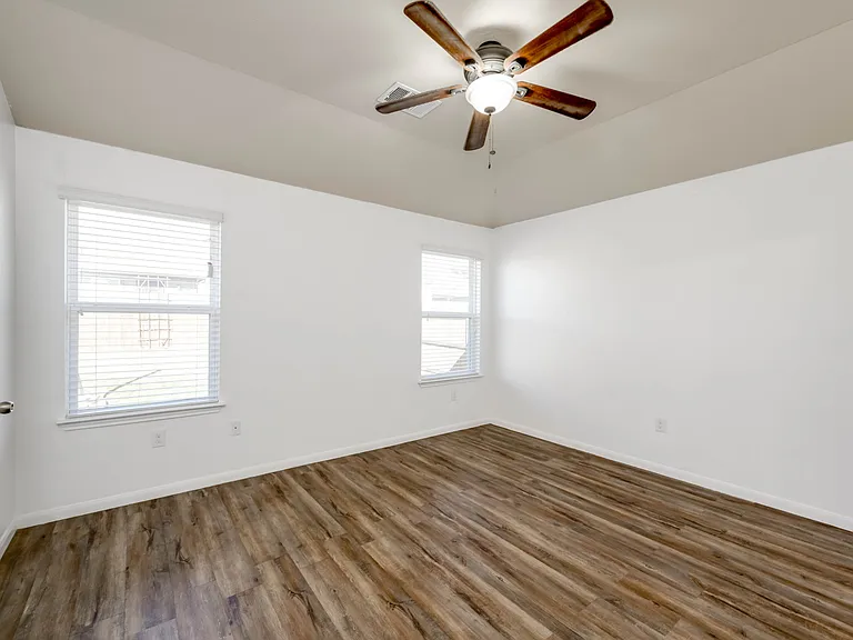 5800 Montrelia Dr — Photo 3