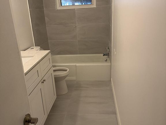 4th image of 410 Holly Dr