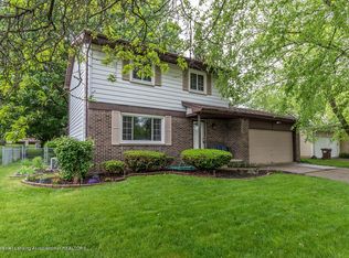2401 Beacon Hill Dr, Lansing, MI 48906