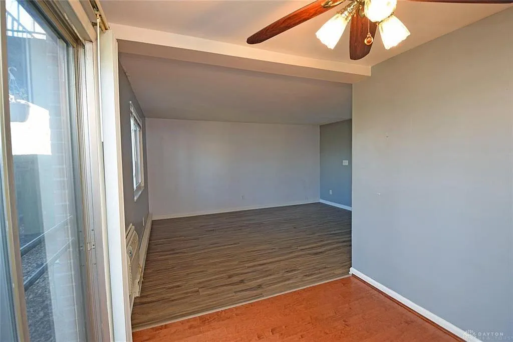 2 bed, 808 sqft, $925 — Photo 2