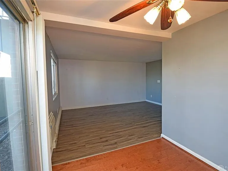 5359 Dunmore Dr — Photo 2