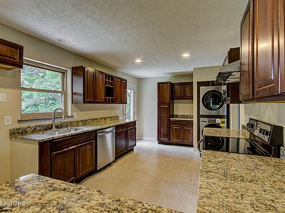 2nd image of 4119 NE Shangri La Dr