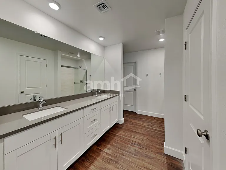 17154 W Golden Ln — Photo 12