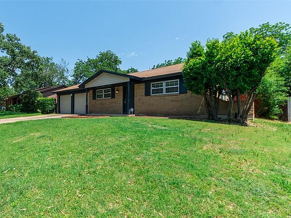3rd image of 816 Charleston Dr