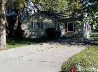 841 S Winding Dr, Waterford, MI
