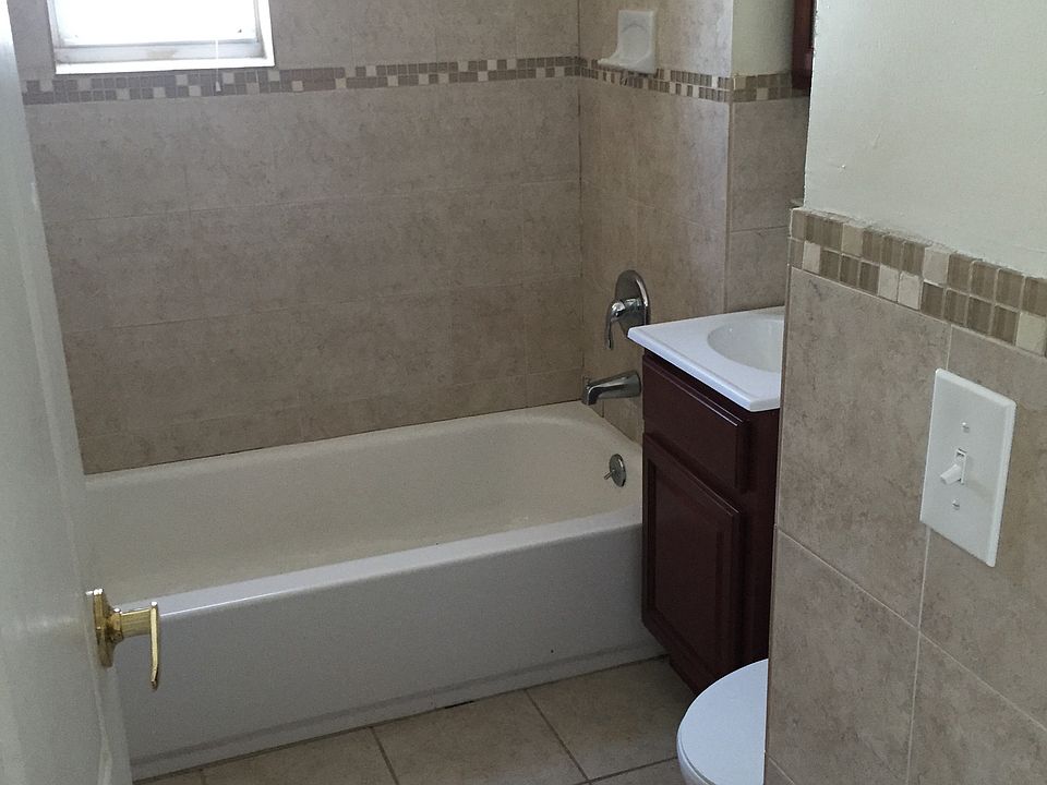2nd image of 729 Avenue A APT 4