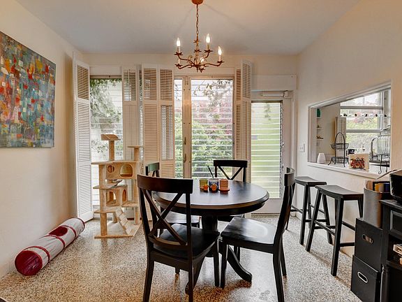4th image of 305 NE 7th Ave #305