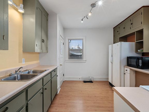 4th image of 3716B 4th Ave