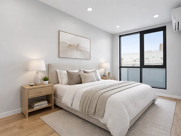 356 E 8th St #Penthouse 3 — Photo 7