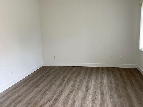 4th image of 25344 Oak St APT 3