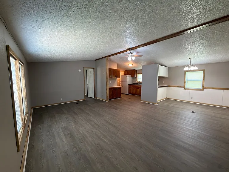 949 N Bucks Pocket Rd SE — Photo 3
