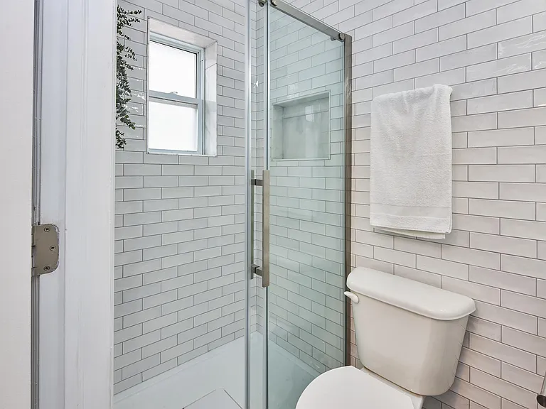 331 Catherine St #5 — Photo 9