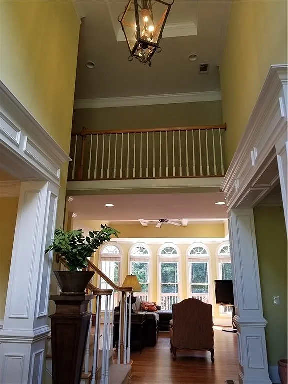5 bed, 4.0 bath, 5151 sqft, $4,000 — Photo 1