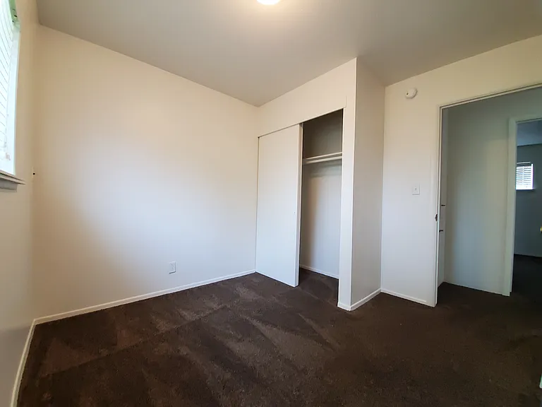 467 W Pacific St #6 — Photo 4