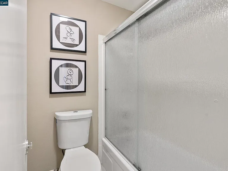 300 N Civic Dr #313 — Photo 9