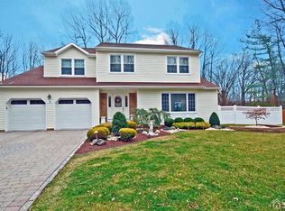 13 Walnut Ct, Matawan, NJ 07747