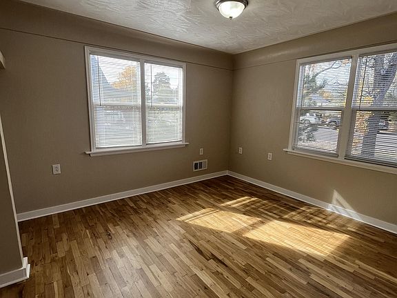 4th image of 1024 18th Ave #1