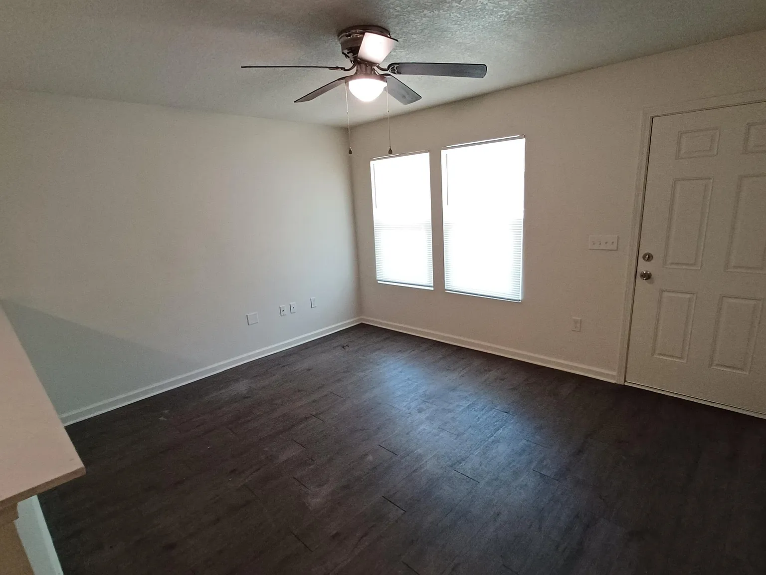 3 bed, 2.0 bath, 1160 sqft, $1,750 — Photo 3