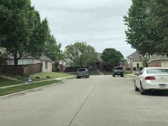 Exterior Neighborhood (street photo)