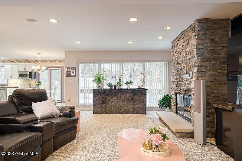 5th image of 11 Seneca Court