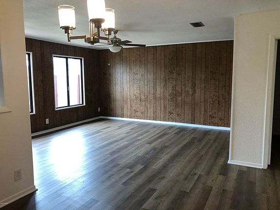 3rd image of 3195 Diana Ln Unit 4
