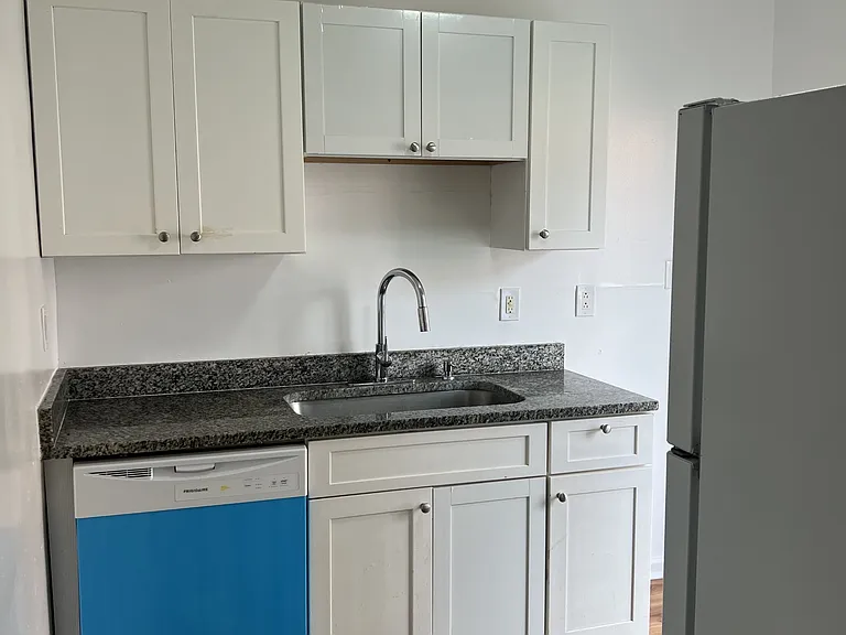 Dream Court Apartments — Photo 5
