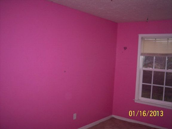 4th image of 320 Douglas Ct
