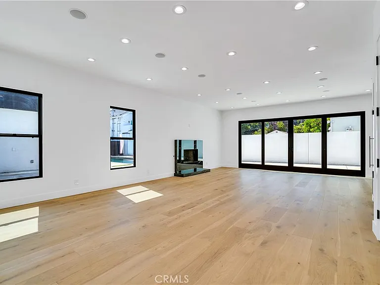 13838 Milbank St — Photo 4