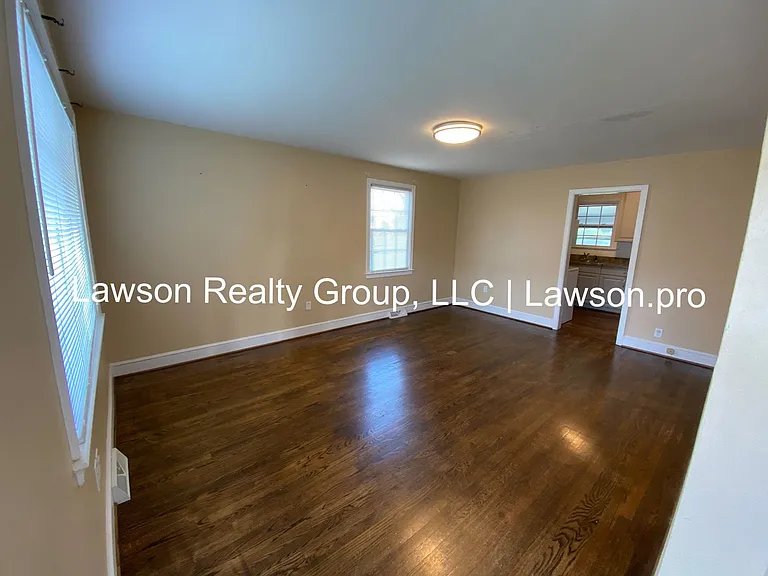 2106 Fallon Ave SE — Photo 4