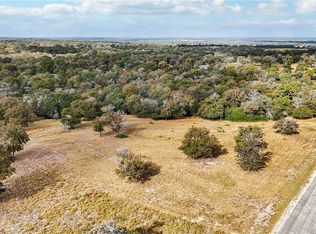 255 Flash Cir, Luling, TX 78648