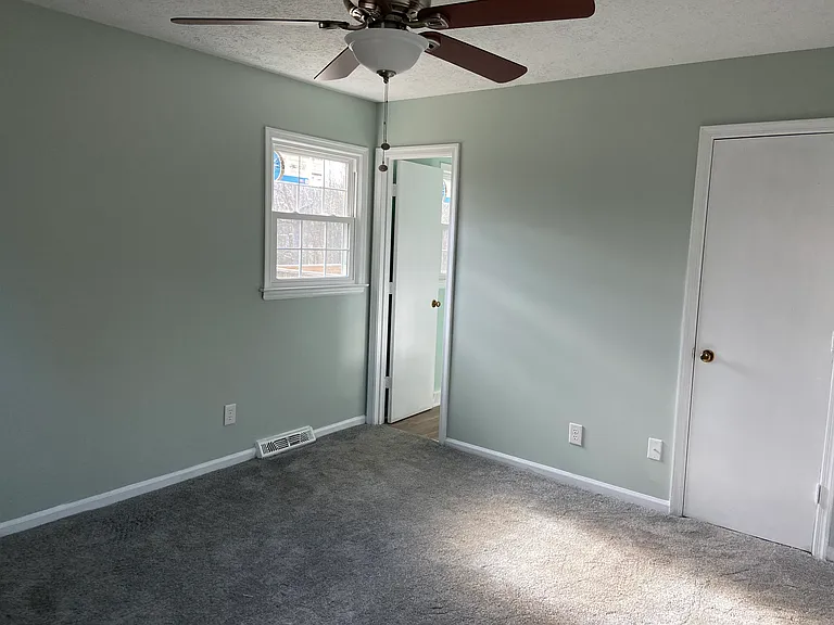 182 Patricia Dr — Photo 7