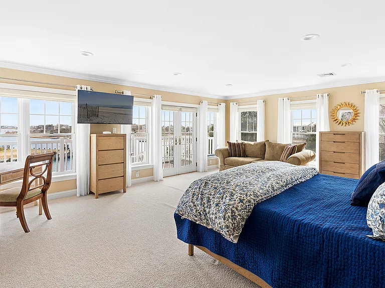 176 Beach Ln — Photo 11