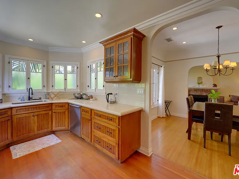 8704 Ashcroft Ave — Photo 12