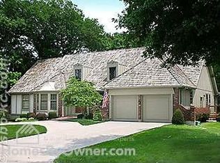 10105 Mohawk Ln, Leawood, KS 66206