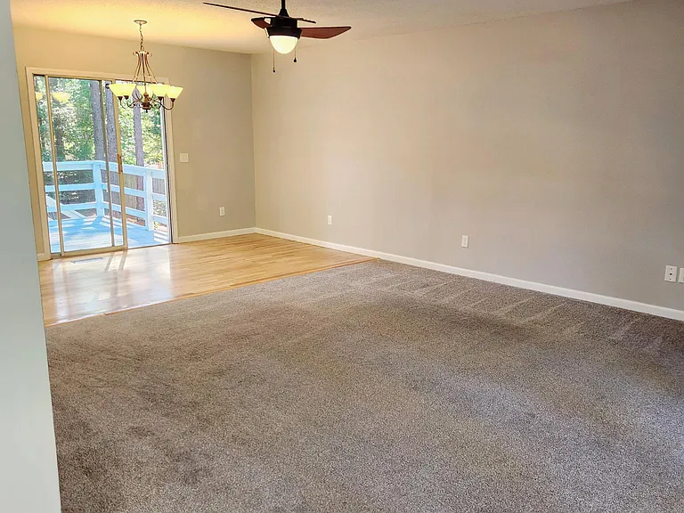 435 Sandhills Cir — Photo 8