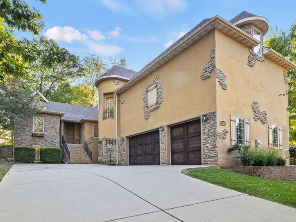 3304 N 10th Street, Ozark, MO 65721