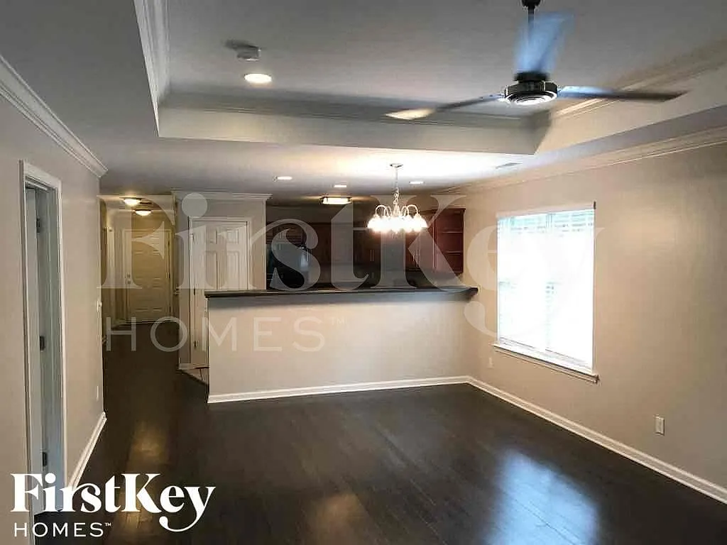 3 bed, 2.0 bath, 1380 sqft, $1,930 — Photo 3