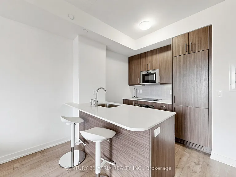 297 College St #910 — Photo 16