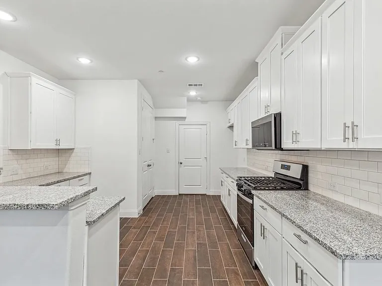 6416 Burbank Way — Photo 4