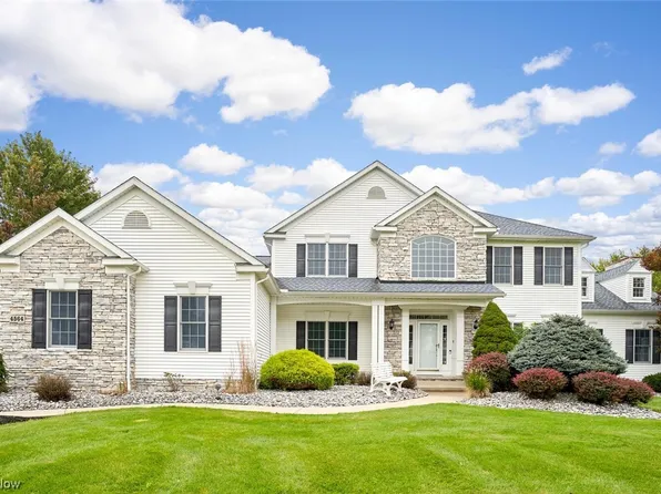 4564 Regal Dr, Akron, OH 44321