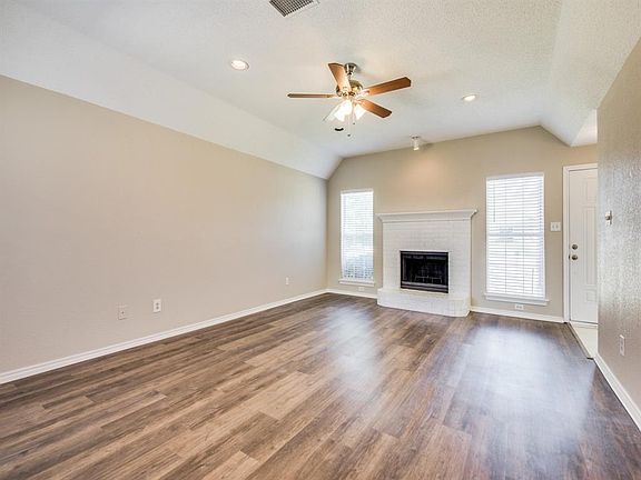 5th image of 1927 Meadowview Ct