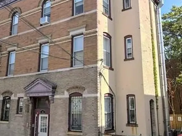 1138 Summit Avenue image 1 of 14